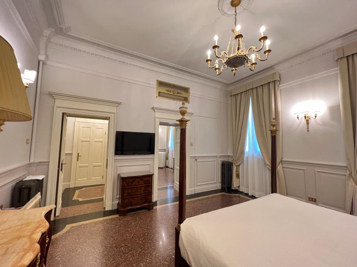 Cavoli a Merenda Suites Milan Bagian luar foto